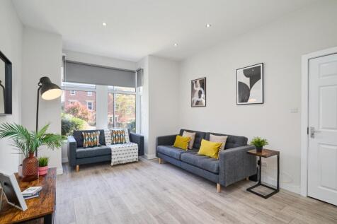 7-bed house on Chapel Lane, Leeds, £4,398/mo