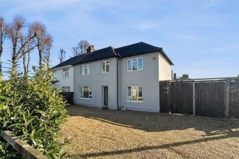 3 bed semi-detached house to rent Haven Close, Si