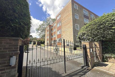 COMMUNAL GROUNDS &amp; PARKING