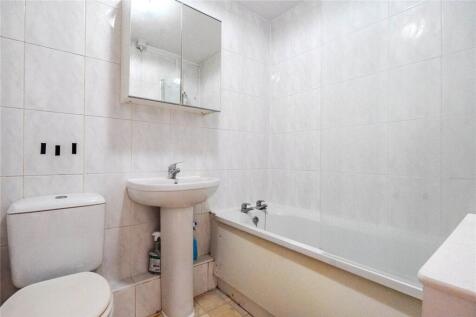 Abbey Mews, Dunstable, Bedfordshire, LU6 photo 4