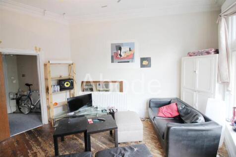 The Crescent, Hyde Park, Leeds photo 3