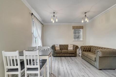 2 bedroom Ground Floor Flat in Chichester photo 4