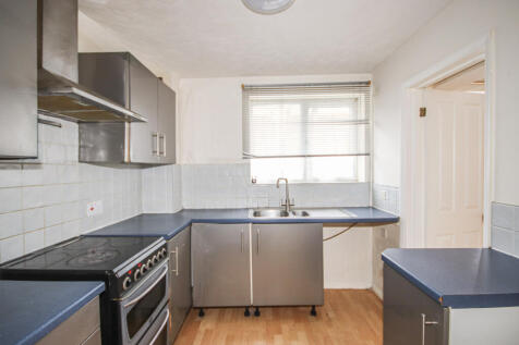 SPACIOUS 1 BEDROOM FLAT, GROUND FLOOR, COMMUNAL O