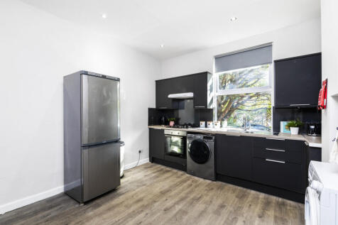 5-bed house on Trelawn Terrace, Leeds, £3,055/mo