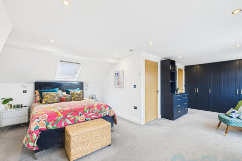 CAM04024G0-PR0029-STILL014