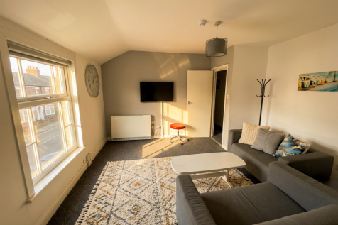 4-bed flat on Flat 2 Thomas Place - 4 bed, Arboretum, East Midlands, NG7, £1,842/mo