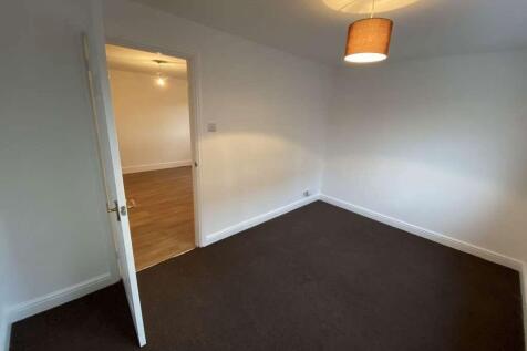 Flat 2, 127 Wilmslow Rd, H/f, SK9 3HX photo 5