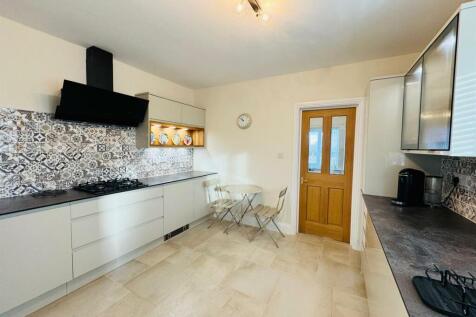 Breakfasting Kitchen