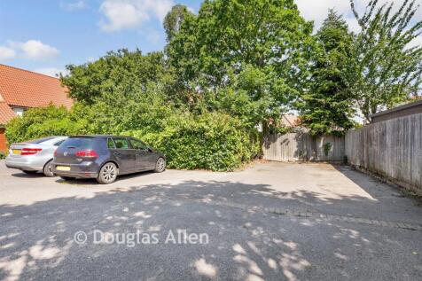 Driveway/Parking