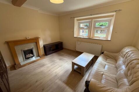 195 Toftshaw Lane, Bradford, West Yorkshire, BD4 6QR photo 2