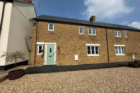 Yeovil, BA22 - property photo