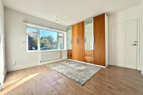 Turnpike Lane, Uxbridge, UB10 photo 4