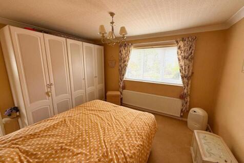 2 bed detached bungalow, Silsden 7
