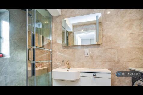 Ensuite Ground Floor