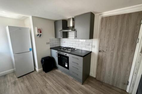 1 bed flat to rent Whitchurch Road, Cardiff CF14