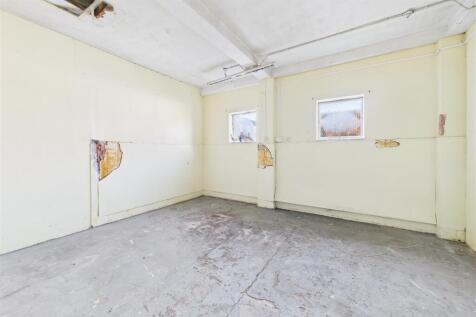 27 Eastover, Bridgwater, Somerset TA6 5AW | Freeho