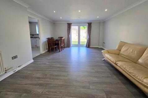 RECEPTION / DINING ROOM