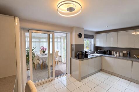Bishopstone, Bradville, Milton Keynes, MK13 photo 3