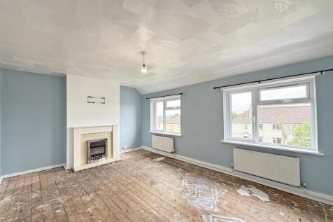 Aylesbury Crescent 97 - Lounge.jpg