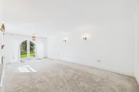 living room/dining room