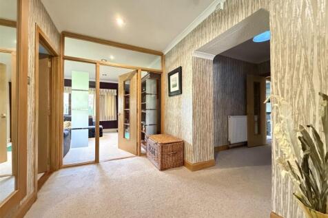 5 bed, 3 bath Detached Bungalow in Glasgow - Photo 20
