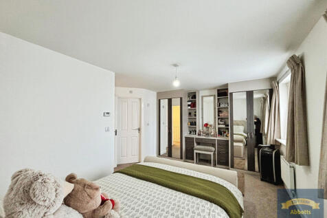 Allen Aldrige Close, Stanway photo 3