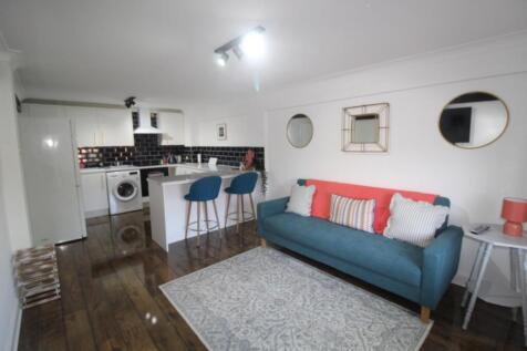 KITCHEN and LOUNGE.JPG
