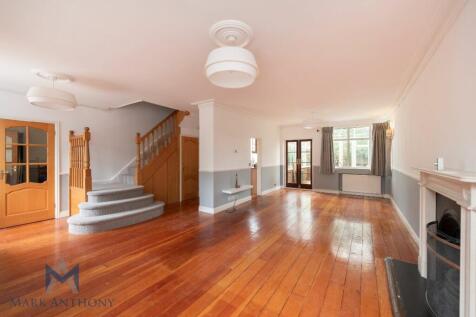 London, N14 - property photo