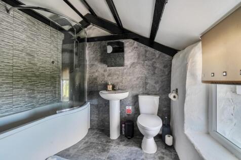 Bumblebee Cottage Bathroom.jpg