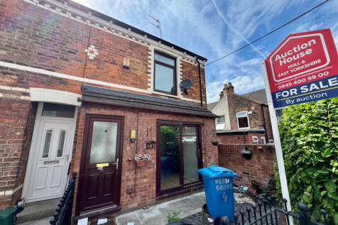 Two bedroom end terrace house - For sale by aucti