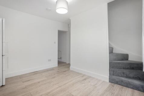 Manor Road, Chigwell, IG7 photo 5