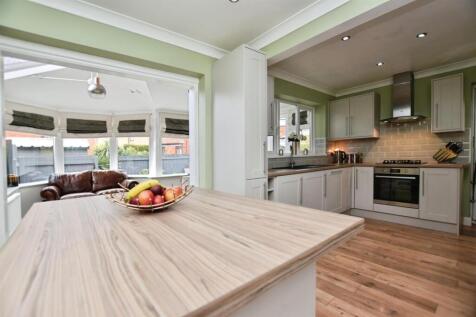 293ef95b-kitche 20to 20cons.JPG