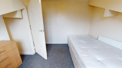 Welton Place, Hyde Park, Leeds photo 3