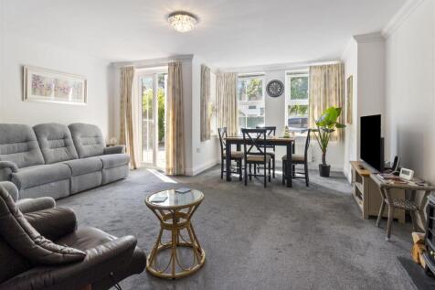 2 seacroft appartments-001.JPG