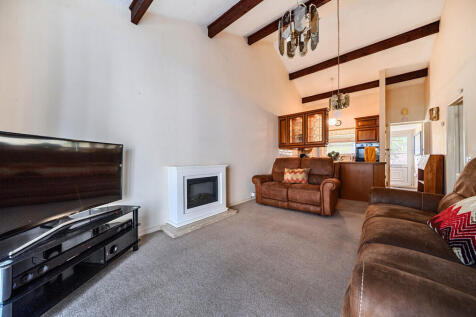 Lewes Close, Eastleigh, Hampshire, SO50 photo 3