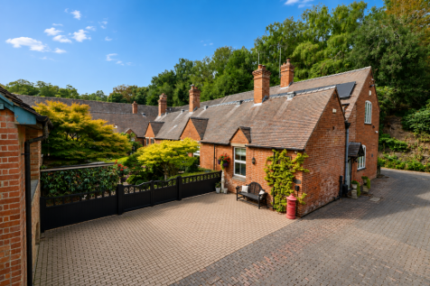 Rugeley, WS15 - property photo