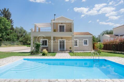 Pool to house