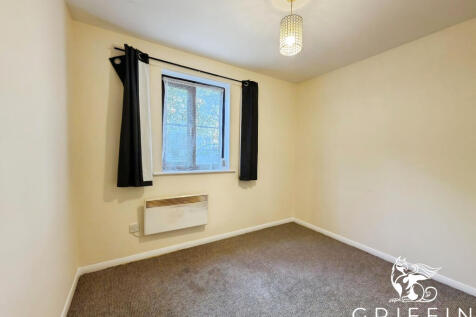 Bridge Road, Grays, RM17 photo 5