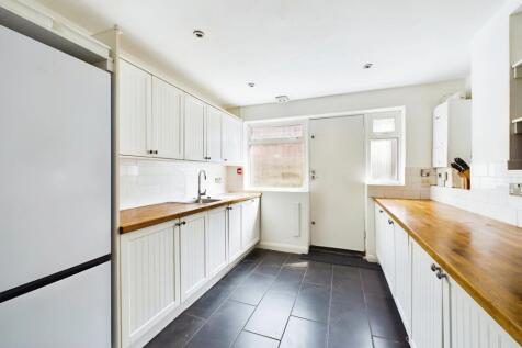 8-bed terraced on Queens Road, Hyde Park, Leeds, West Yorkshire, LS6, £4,645/mo
