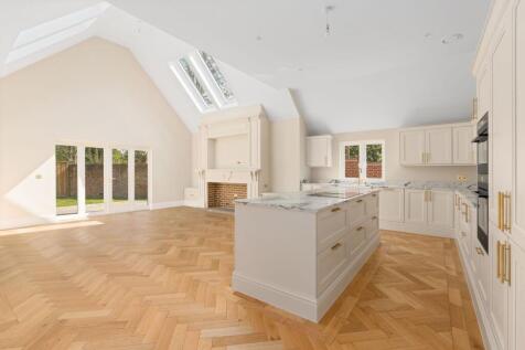 Open Plan Kitchen / Dining / Living Area