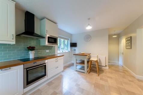 17 Woodham Close-004.jpg