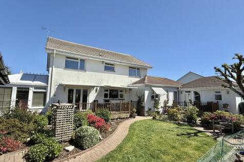 5 bedroom Detached for sale