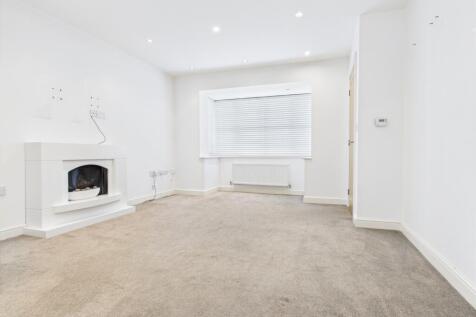 CAM03729G0-PR0113-STILL017