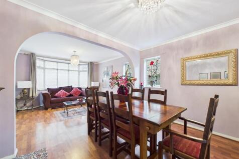 Spacious Lounge/Dining Room