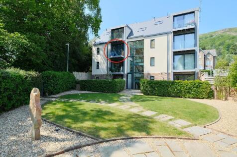 1st floor apartment &amp; communal gardens