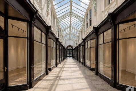 Retail Property (high street) to rent Image 2