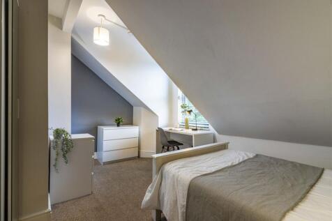 4 Double Bedrooms with En-suite