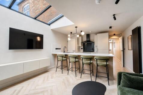 1-bed house on Teignmouth Road, Birmingham, B29, £875/mo