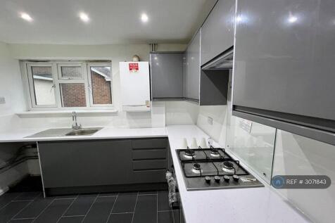 Grosvenor Road, London, E6 photo 3
