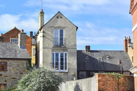 Flat 2, 126 Watling Street East